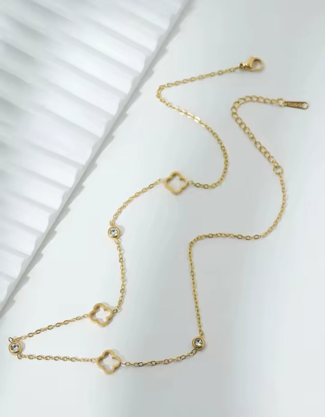 Celeste Clover Necklace - Gold