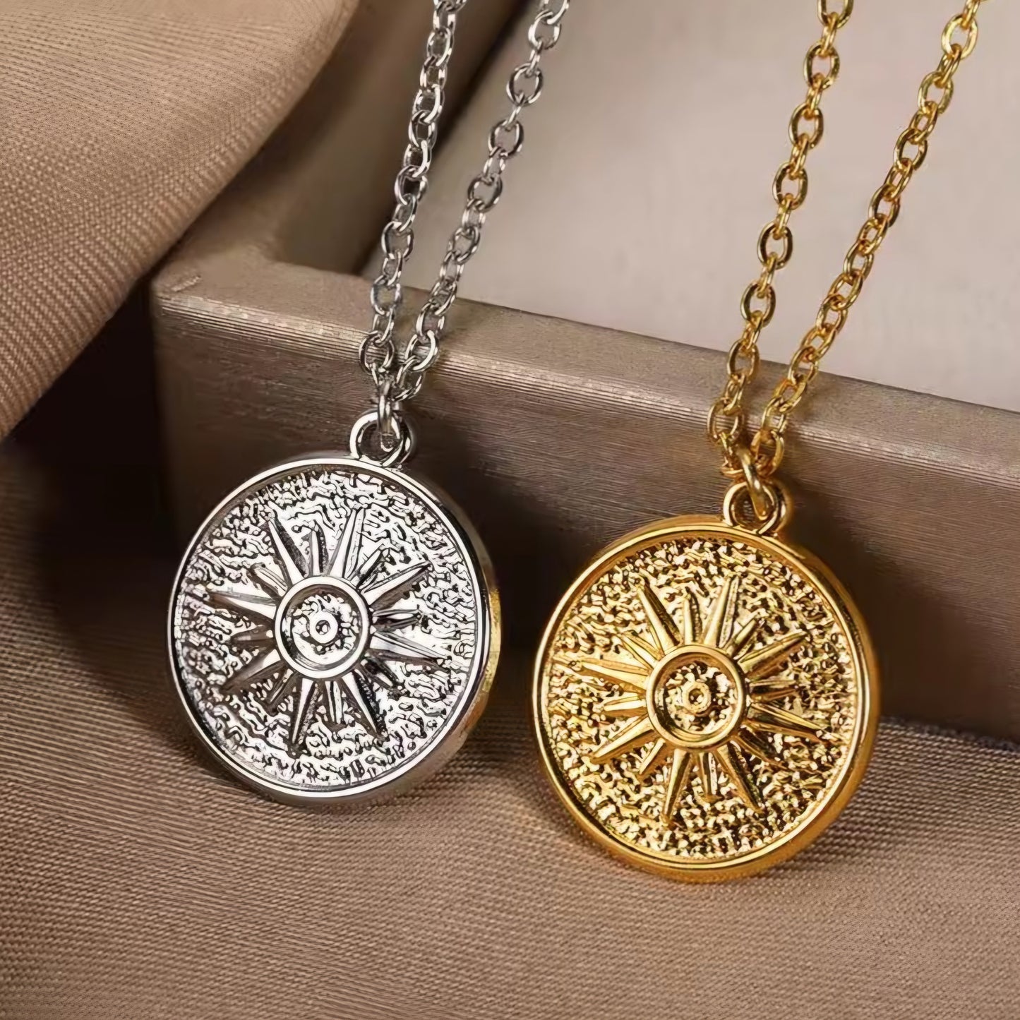 Northstar Medallion Necklace - Silver