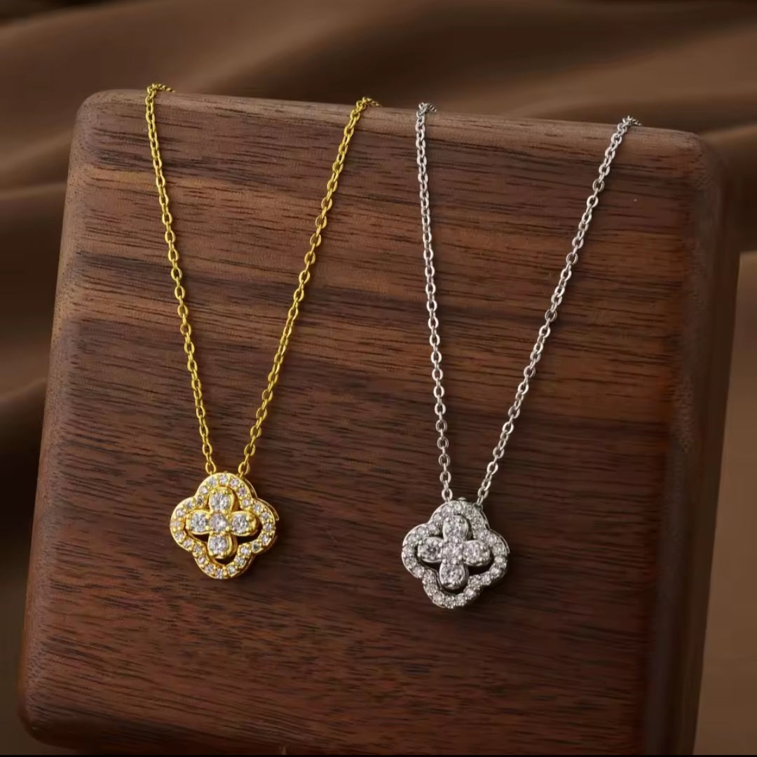 Aurora Clover Pendant Necklace