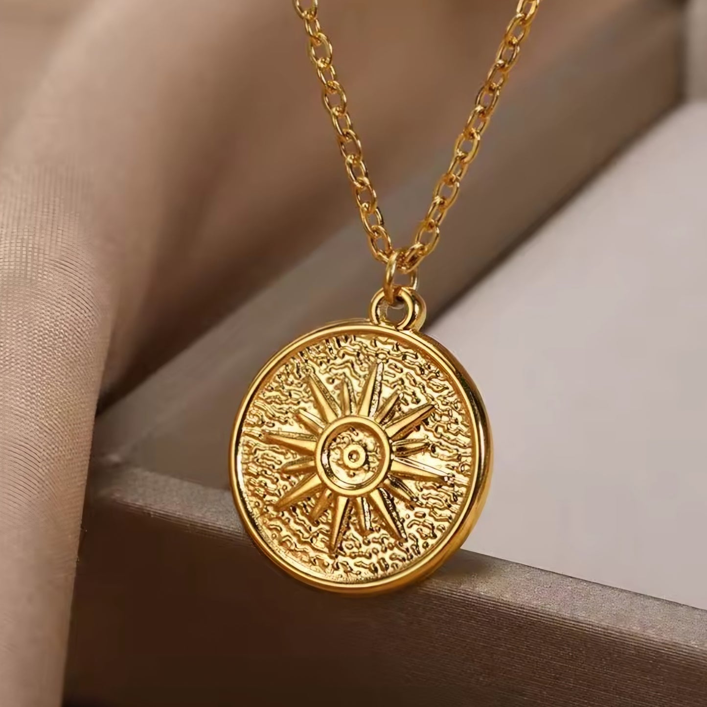 Northstar Medallion Necklace - Gold
